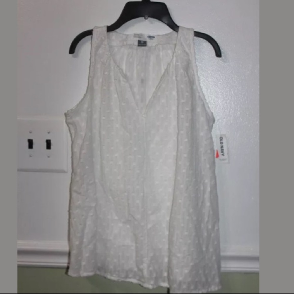 Old Navy white maternity tank NWT